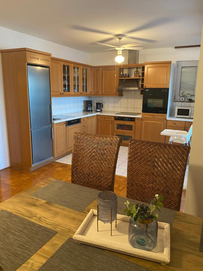 Apartment Privlaka Direkt Am Strand Mit Klima Und Neuem Badezimmer Haustiere Sind Willkommen エクステリア 写真
