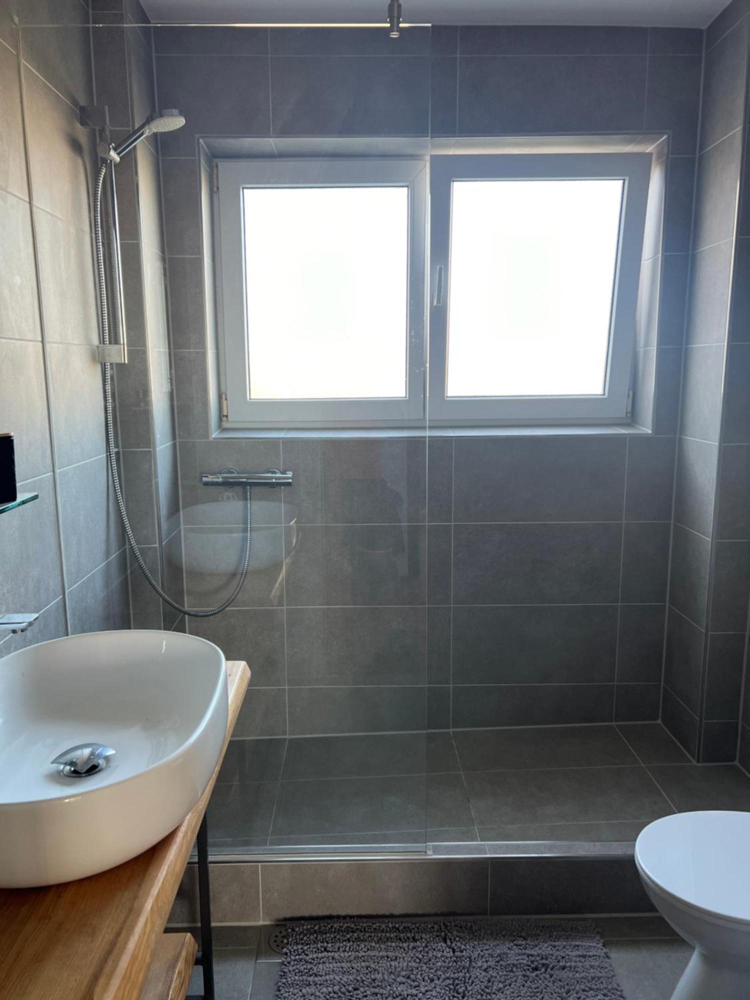 Apartment Privlaka Direkt Am Strand Mit Klima Und Neuem Badezimmer Haustiere Sind Willkommen エクステリア 写真
